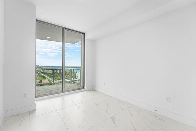 220 Lake Shore Drive 1613, Lake Park, FL 33403