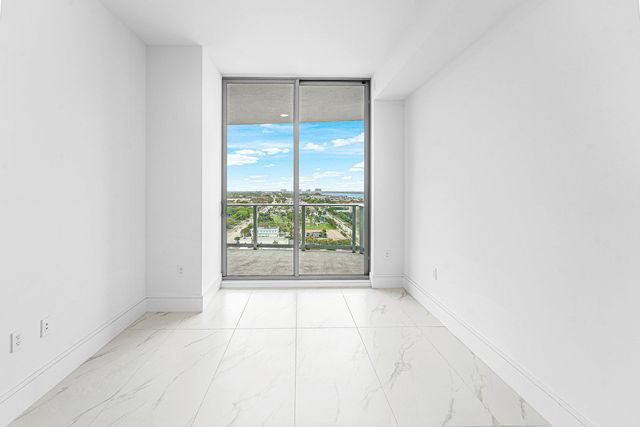 220 Lake Shore Drive 1613, Lake Park, FL 33403