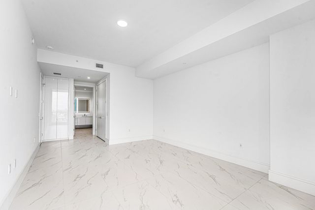 220 Lake Shore Drive 1613, Lake Park, FL 33403