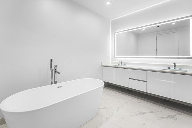 220 Lake Shore Drive 1613, Lake Park, FL 33403