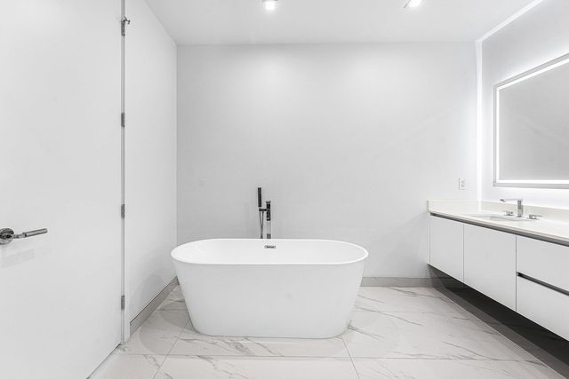 220 Lake Shore Drive 1613, Lake Park, FL 33403