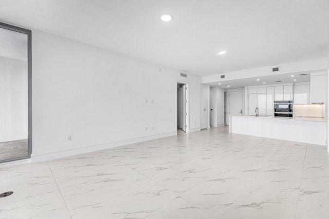 220 Lake Shore Drive 1613, Lake Park, FL 33403