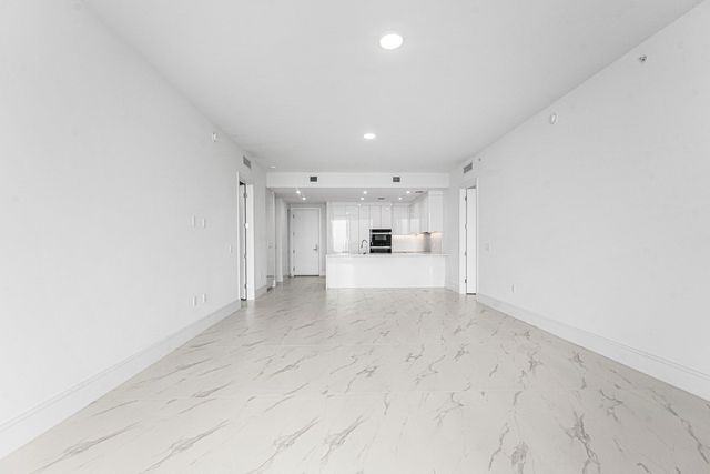 220 Lake Shore Drive 1613, Lake Park, FL 33403