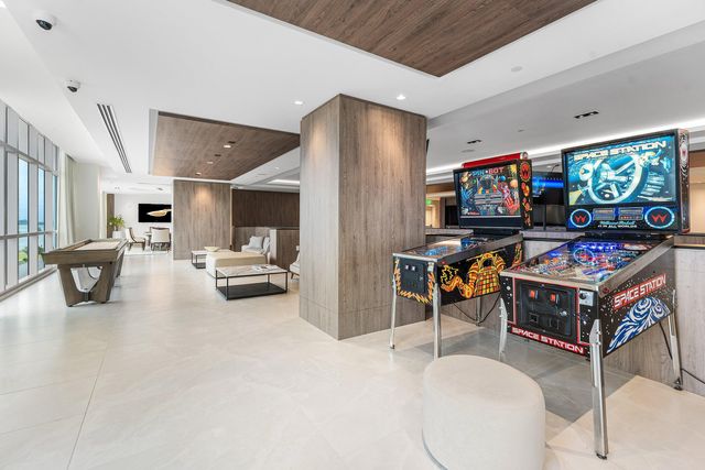 220 Lake Shore Drive 1613, Lake Park, FL 33403