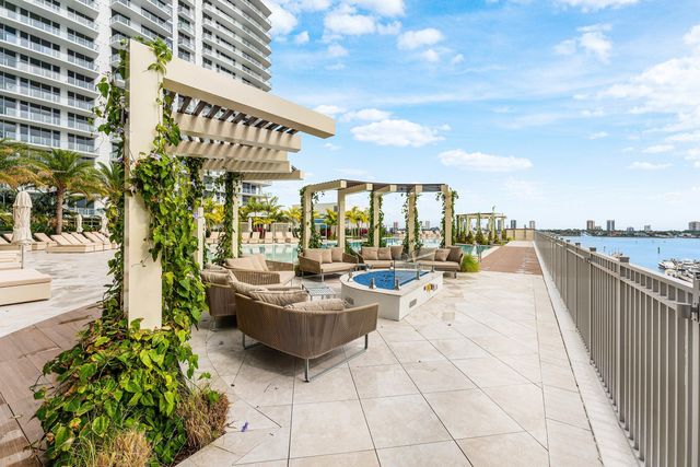 220 Lake Shore Drive 1613, Lake Park, FL 33403