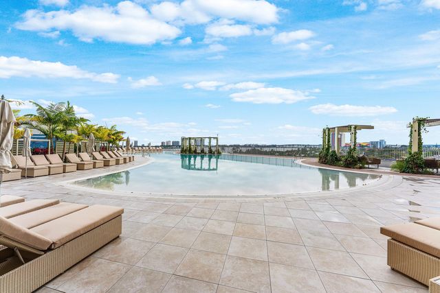 220 Lake Shore Drive 1613, Lake Park, FL 33403