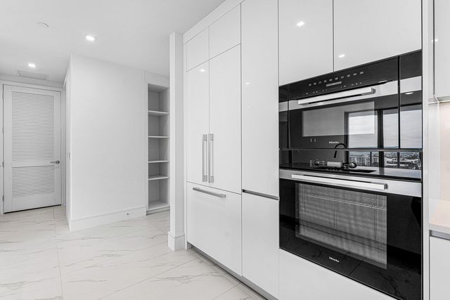 220 Lake Shore Drive 1613, Lake Park, FL 33403