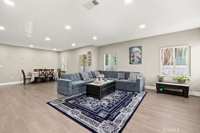 1347 Atlantic, Long Beach, CA 90813