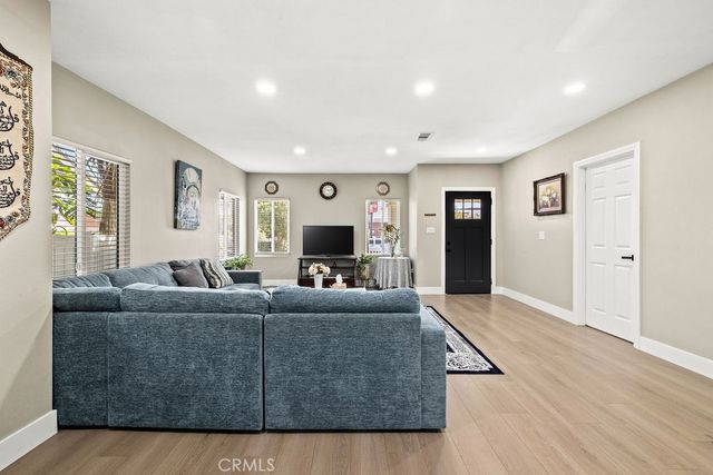 1347 Atlantic, Long Beach, CA 90813