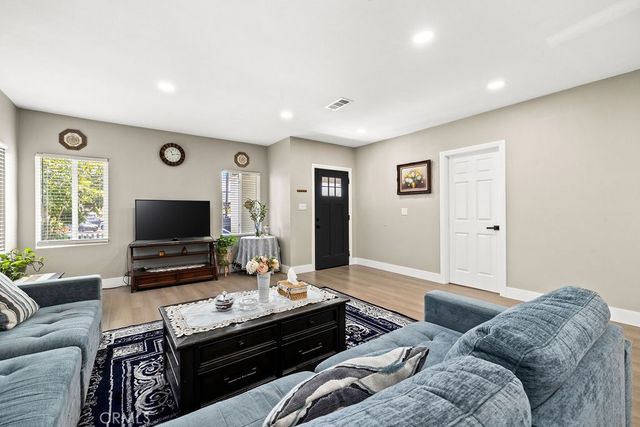 1347 Atlantic, Long Beach, CA 90813