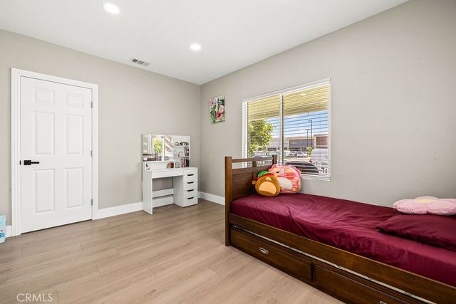 1347 Atlantic, Long Beach, CA 90813
