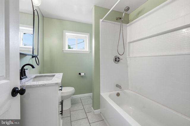 732 CRICKET LN, Aldan, PA 19018