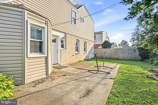 732 CRICKET LN, Aldan, PA 19018