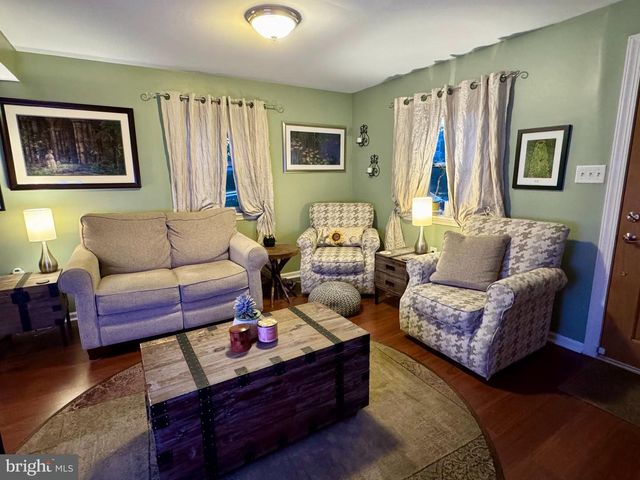 732 CRICKET LN, Aldan, PA 19018