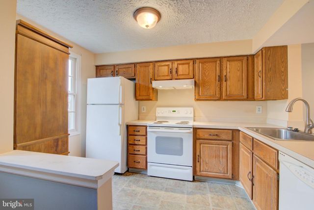 8541 KOLUDER, Lorton, VA 22079