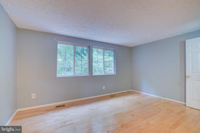 8541 KOLUDER, Lorton, VA 22079