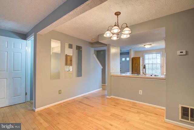 8541 KOLUDER, Lorton, VA 22079