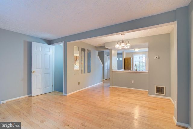 8541 KOLUDER, Lorton, VA 22079