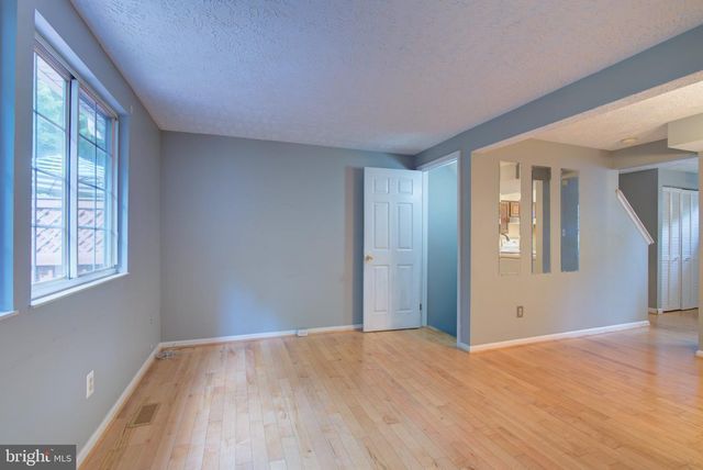 8541 KOLUDER, Lorton, VA 22079