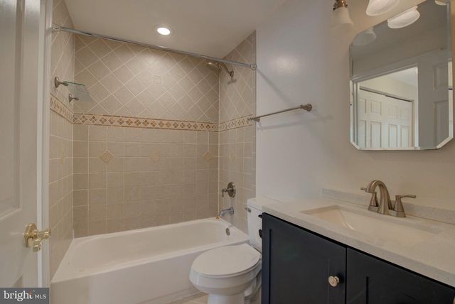 8541 KOLUDER, Lorton, VA 22079