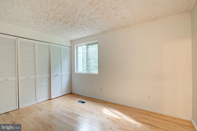 8541 KOLUDER, Lorton, VA 22079