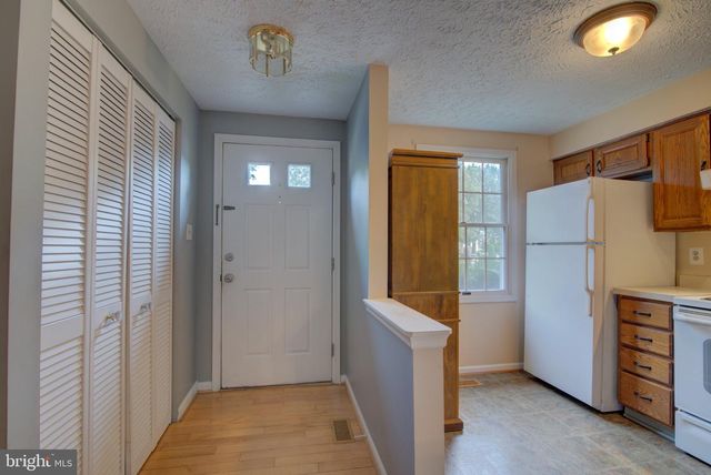 8541 KOLUDER, Lorton, VA 22079