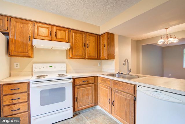 8541 KOLUDER, Lorton, VA 22079