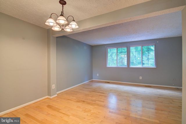 8541 KOLUDER, Lorton, VA 22079