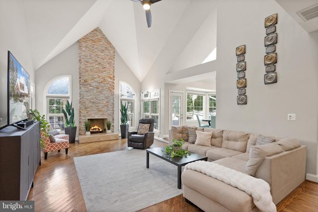 1134 ROUND PEBBLE LN, Reston, VA 20194