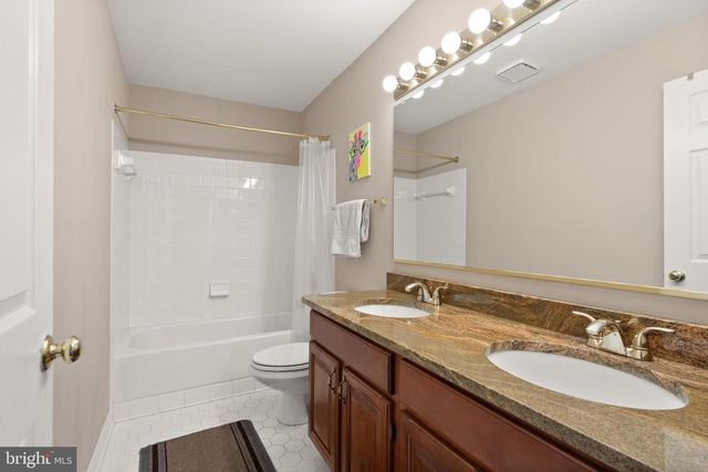 1134 ROUND PEBBLE LN, Reston, VA 20194