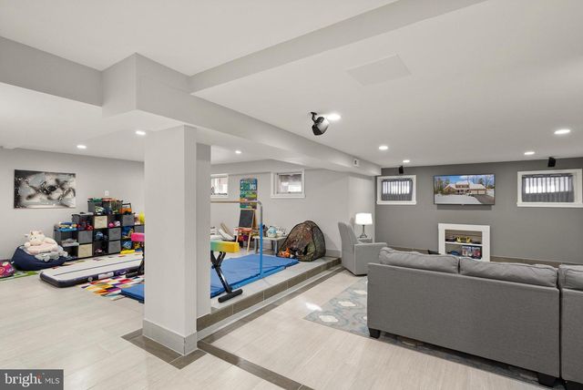 1134 ROUND PEBBLE LN, Reston, VA 20194