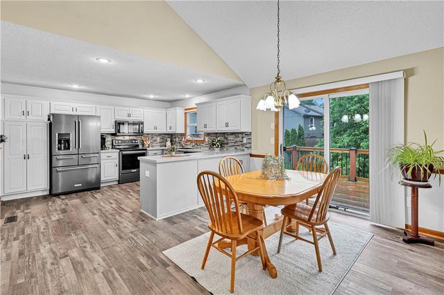 15678 S Lindenwood Drive, Olathe, KS 66062