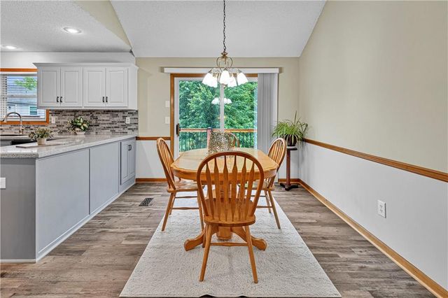 15678 S Lindenwood Drive, Olathe, KS 66062