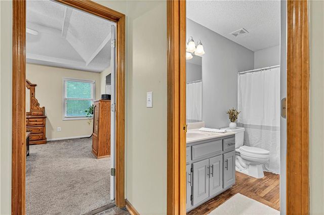 15678 S Lindenwood Drive, Olathe, KS 66062