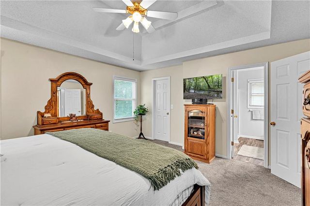 15678 S Lindenwood Drive, Olathe, KS 66062