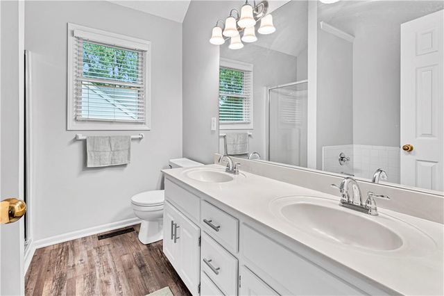 15678 S Lindenwood Drive, Olathe, KS 66062
