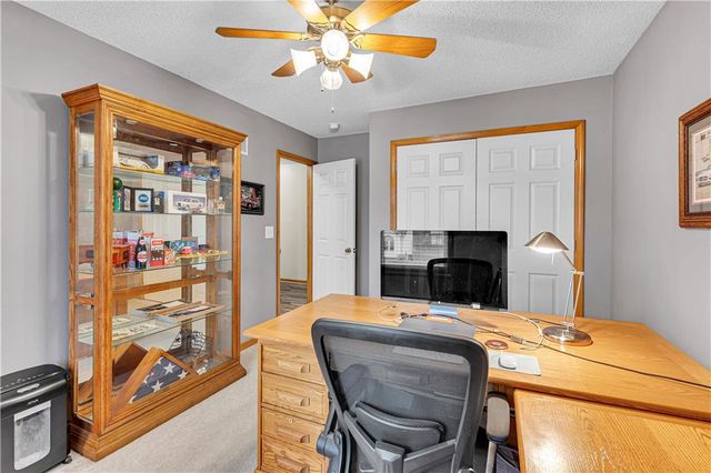 15678 S Lindenwood Drive, Olathe, KS 66062