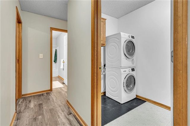15678 S Lindenwood Drive, Olathe, KS 66062