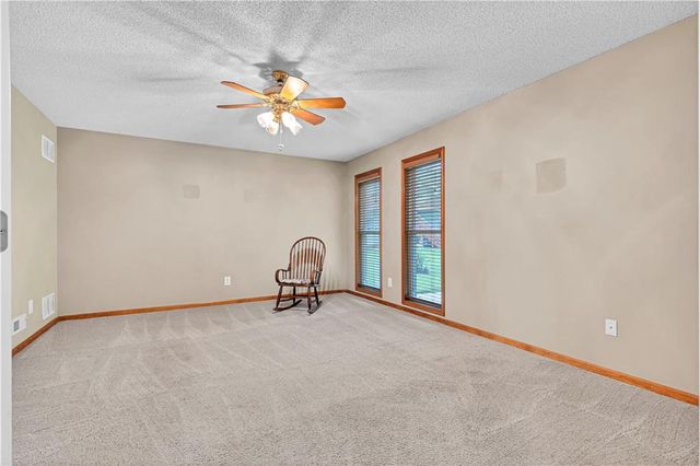 15678 S Lindenwood Drive, Olathe, KS 66062