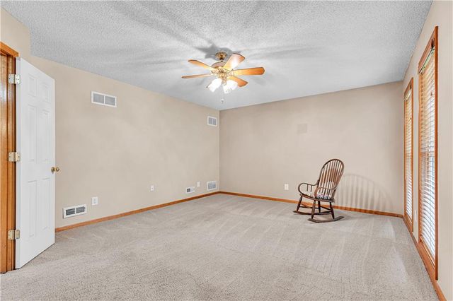 15678 S Lindenwood Drive, Olathe, KS 66062