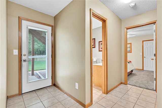 15678 S Lindenwood Drive, Olathe, KS 66062