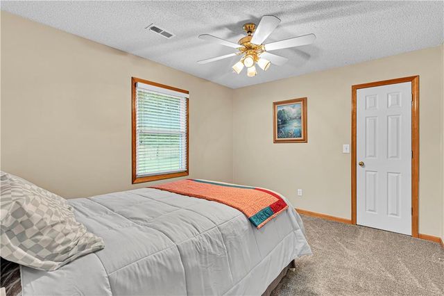 15678 S Lindenwood Drive, Olathe, KS 66062