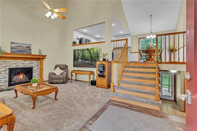 15678 S Lindenwood Drive, Olathe, KS 66062
