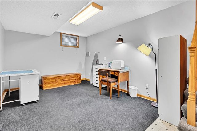 15678 S Lindenwood Drive, Olathe, KS 66062
