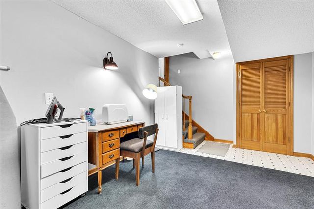 15678 S Lindenwood Drive, Olathe, KS 66062