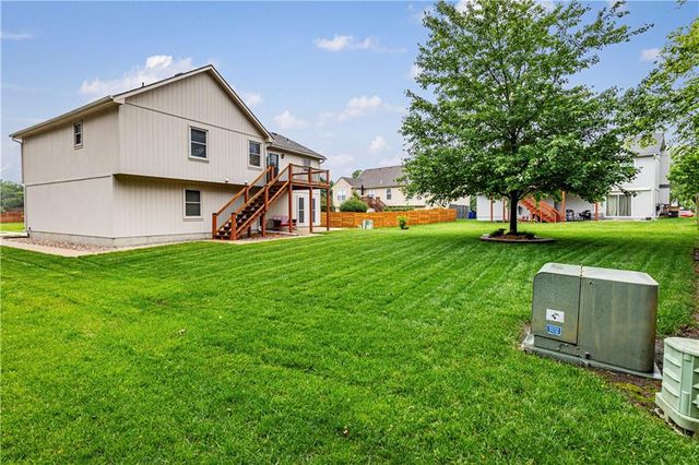 15678 S Lindenwood Drive, Olathe, KS 66062