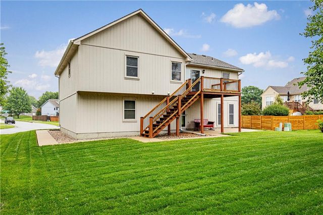 15678 S Lindenwood Drive, Olathe, KS 66062