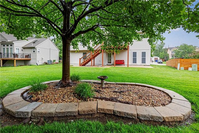 15678 S Lindenwood Drive, Olathe, KS 66062