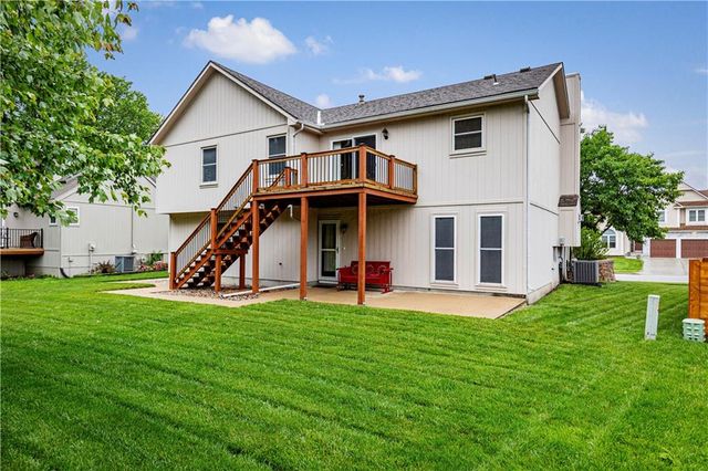 15678 S Lindenwood Drive, Olathe, KS 66062