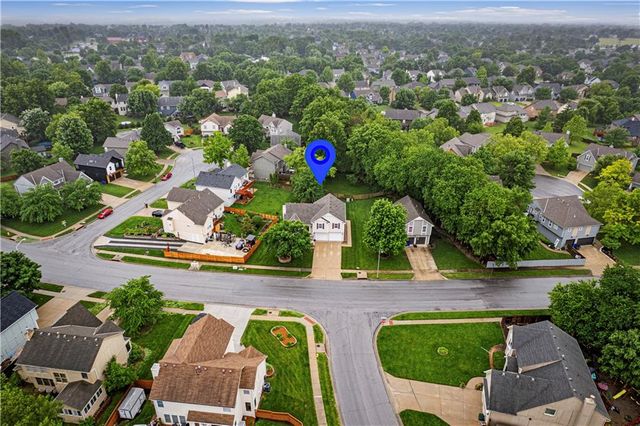 15678 S Lindenwood Drive, Olathe, KS 66062
